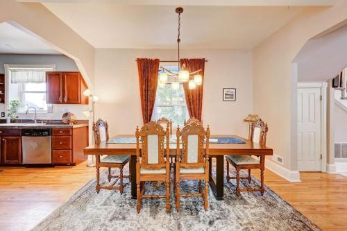 Victorian Manor 1 mile from Downtown Denver! in North Capitol Hill Victorian Manor 1 mile from Downtown Denver! in North Capitol Hill