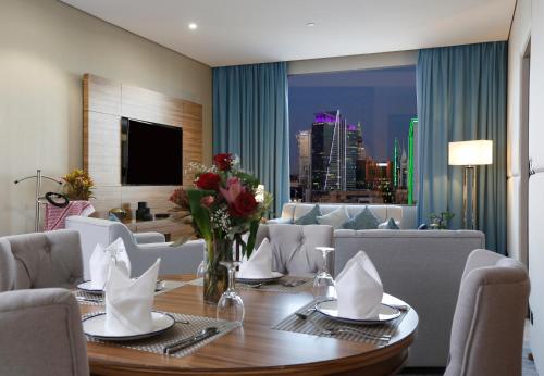 Cantonal Hotel By Warwick near Kingdom Center Tower Cantonal Hotel By Warwick near Kingdom Center Tower