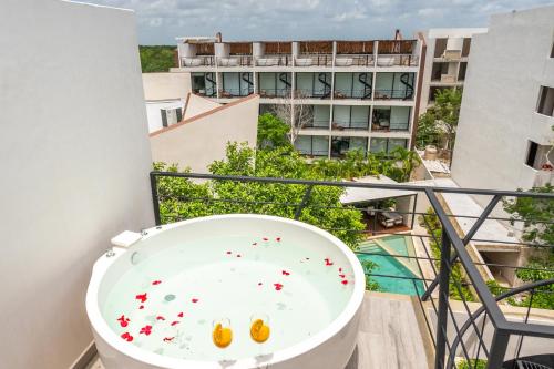 Hot tub, Chaac Tulum luxury condos in Tulum Hot tub, Chaac Tulum luxury condos in Tulum