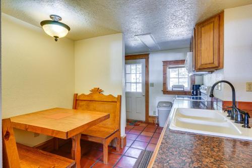 Secluded Weston Cabin with Mountain View! in La Veta (CO) Secluded Weston Cabin with Mountain View! in La Veta (CO)