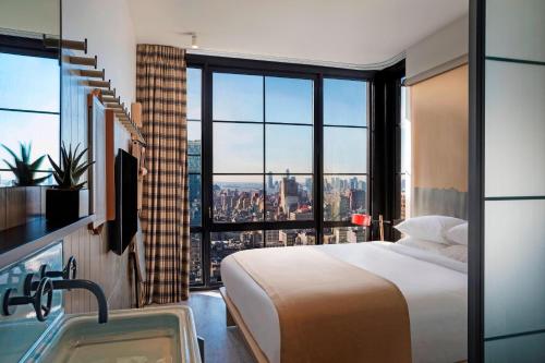 Moxy NYC Chelsea in Челси Moxy NYC Chelsea in Челси