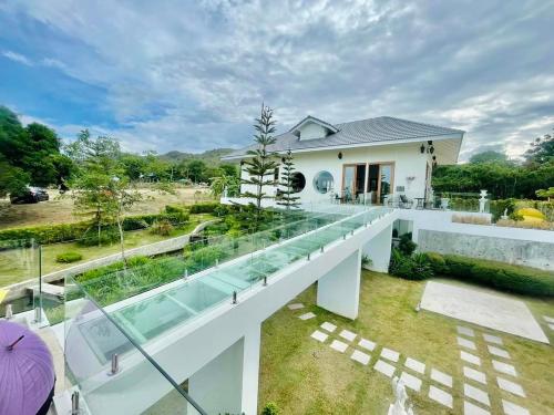 Nichahome Luxury Villa near Wat Khao Sanam Chai Nichahome Luxury Villa near Wat Khao Sanam Chai