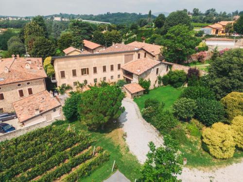 Franciacorta Country Lodges in Cazzago San Martino Franciacorta Country Lodges in Cazzago San Martino