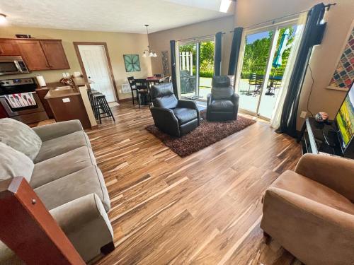 Удобства, Bridges Bay Vacation Cabin 33 in Арнолдс Парк (Айова) Удобства, Bridges Bay Vacation Cabin 33 in Арнолдс Парк (Айова)