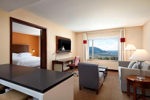 Cameră de oaspeţi, Four Points by Sheraton Kelowna Airport in Kelowna (BC) Cameră de oaspeţi, Four Points by Sheraton Kelowna Airport in Kelowna (BC)