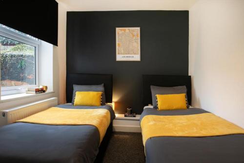Spacious 2 BR Apartments - 5 mins from QMC, Universities and City Centre! in Near Center Spacious 2 BR Apartments - 5 mins from QMC, Universities and City Centre! in Near Center