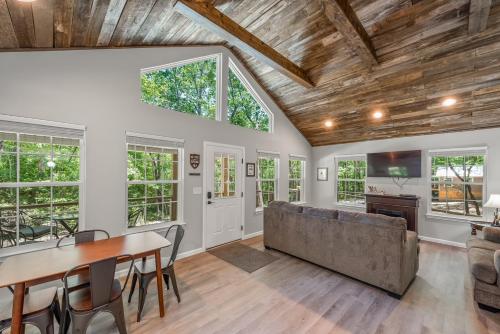 Faciliteter, The Otter Box Cabin - 92 Acres Beside DeSoto State Park in Fort Payne (AL) Faciliteter, The Otter Box Cabin - 92 Acres Beside DeSoto State Park in Fort Payne (AL)