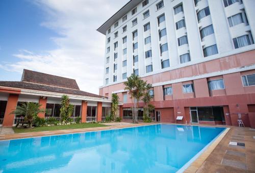 Swimming pool, Imperial Narathiwat Hotel in Narathiwat Swimming pool, Imperial Narathiwat Hotel in Narathiwat
