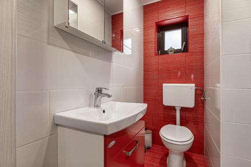Bathroom, Vineyard Cottage Lan On The Hill - Happy Rentals in Štrekljevec Bathroom, Vineyard Cottage Lan On The Hill - Happy Rentals in Štrekljevec