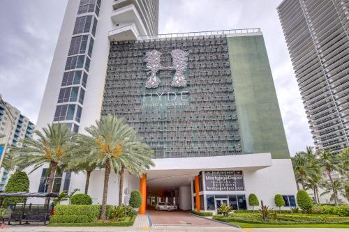 Steps to Sand Ocean-View Condo in Hollywood