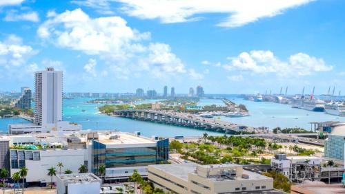 Lunabase Tropical Refuge