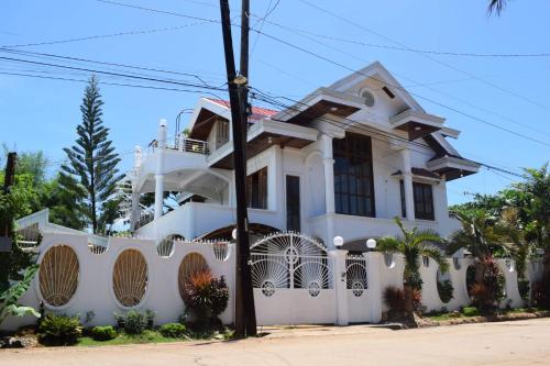 Orokasa Guesthouse near Kalayaan Beach Orokasa Guesthouse near Kalayaan Beach