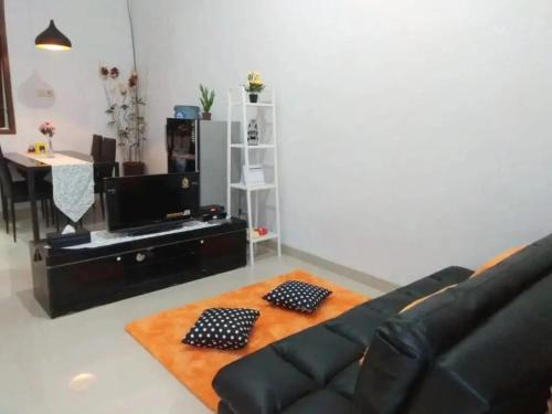 Shared lounge/TV area, Walasa Ratri Indonesia Homes by MSH in Purworejo Shared lounge/TV area, Walasa Ratri Indonesia Homes by MSH in Purworejo