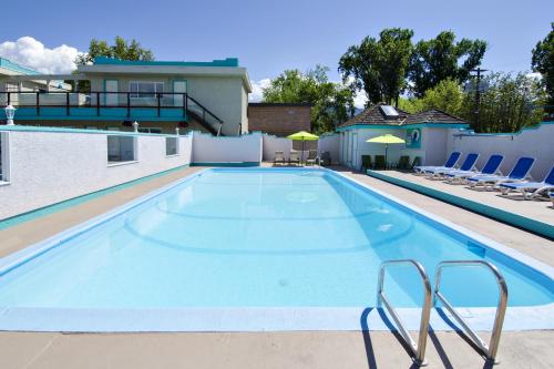 Kolam renang, Tiki Shores Inn & Suites in Penticton (BC) Kolam renang, Tiki Shores Inn & Suites in Penticton (BC)