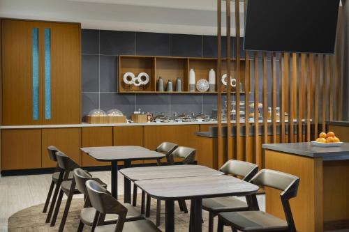 Makanan dan Minuman, SpringHill Suites by Marriott Philadelphia West Chester/Exton in Exton (PA) Makanan dan Minuman, SpringHill Suites by Marriott Philadelphia West Chester/Exton in Exton (PA)
