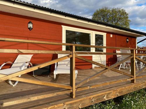 Trevligt fritidshus med stor terrasse mot sjöen (Trevligt fritidshus med stor terrasse mot sjoen) in Charlottenberg Trevligt fritidshus med stor terrasse mot sjöen (Trevligt fritidshus med stor terrasse mot sjoen) in Charlottenberg