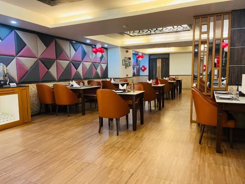 Restaurant, Hotel Myriad Lucknow in Hussainganj Restaurant, Hotel Myriad Lucknow in Hussainganj