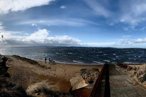 Seaside spacious 4 BR Nr Town centre pet friendly sailing & open golf course in West Kirby Seaside spacious 4 BR Nr Town centre pet friendly sailing & open golf course in West Kirby