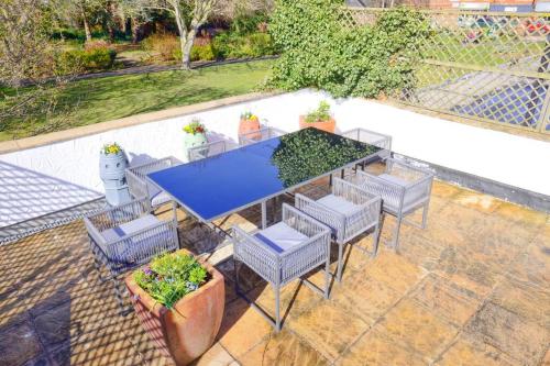 Seaside spacious 4 BR Nr Town centre pet friendly sailing & open golf course in West Kirby Seaside spacious 4 BR Nr Town centre pet friendly sailing & open golf course in West Kirby