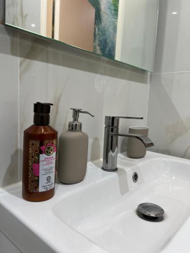 Bathroom, LE BALI SPA in Meulan-en-Yvelines Bathroom, LE BALI SPA in Meulan-en-Yvelines