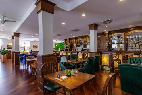 ห้องอาหาร, Darovansky Dvur - Wellness & Golf Hotel in เบรซี ห้องอาหาร, Darovansky Dvur - Wellness & Golf Hotel in เบรซี