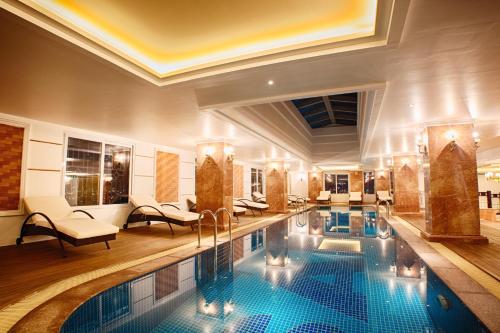 Schwimmbad, Samdi Da Nang Airport Hotel near Internationaler Flughafen Da Nang Schwimmbad, Samdi Da Nang Airport Hotel near Internationaler Flughafen Da Nang