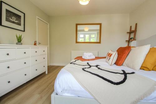 Elegant 3-Bed Home, West Bridgford & Large Garden