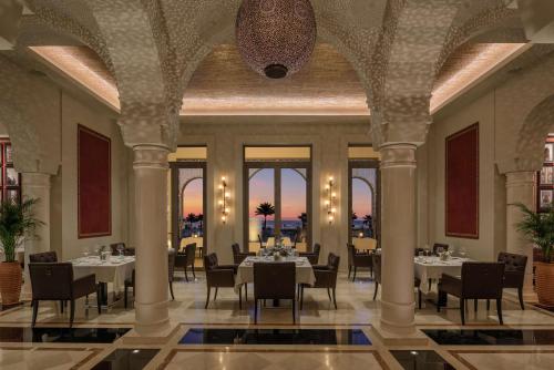 레스토랑, 힐튼 탕헤르 알 호우아라 리조트 앤 스파 (Hilton Tangier Al Houara Resort & Spa) in 탕헤르 레스토랑, 힐튼 탕헤르 알 호우아라 리조트 앤 스파 (Hilton Tangier Al Houara Resort & Spa) in 탕헤르