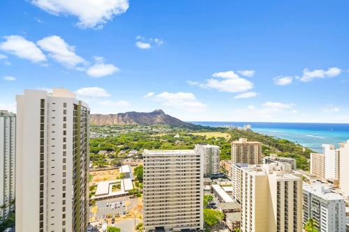 Diamond Head Dreams Beach Condo with Ocean View!