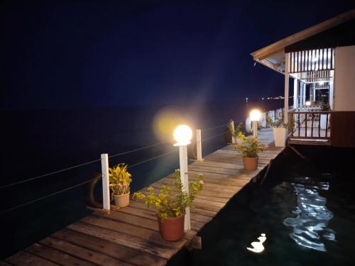 BIHING ANGAN water chalet near อุทยานทางทะเลตุนซาการัน BIHING ANGAN water chalet near อุทยานทางทะเลตุนซาการัน