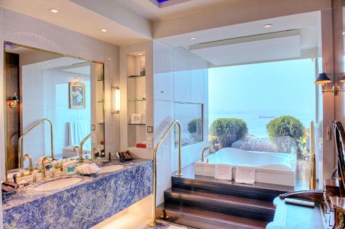 Le Royal Hotel - Beirut in 주크 엘 카라브 Le Royal Hotel - Beirut in 주크 엘 카라브
