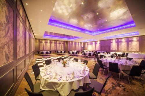 Restaurant, DoubleTree by Hilton Kingston upon Thames in Kingston upon Thames Restaurant, DoubleTree by Hilton Kingston upon Thames in Kingston upon Thames