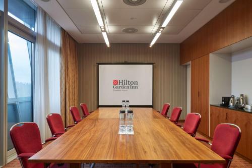 Hilton Garden Inn Frankfurt Airport - image 2