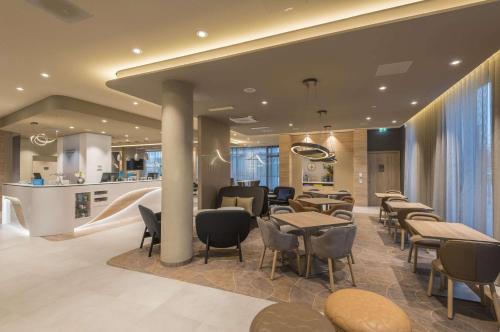 Hampton by Hilton Frankfurt Airport - main image