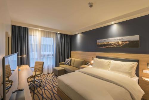 Hampton by Hilton Frankfurt Airport - image 3