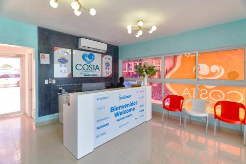 Előcsarnok, Costa Love Hotel Aeropuerto in Pueblo Bavaro Előcsarnok, Costa Love Hotel Aeropuerto in Pueblo Bavaro