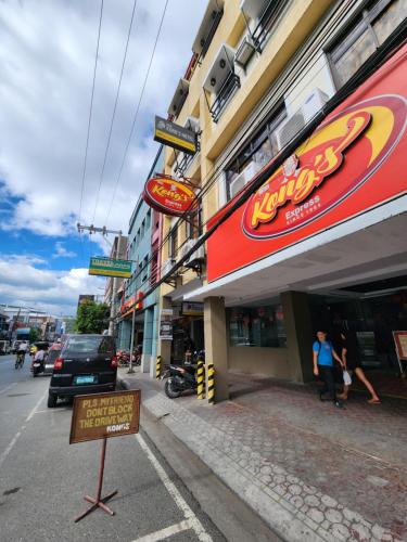 โรงแรมนิวคองส์ (New Kong's Hotel) in ซับบิค (แซมเบลส์) โรงแรมนิวคองส์ (New Kong's Hotel) in ซับบิค (แซมเบลส์)