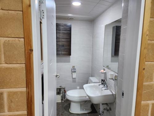 Shower, Samhyeongjebonggil Pension in Jumunjin-eup Shower, Samhyeongjebonggil Pension in Jumunjin-eup