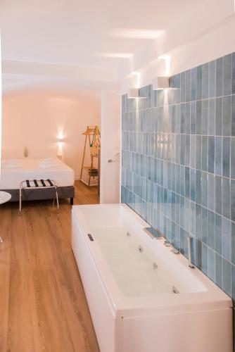 ALMAMI Loft & Rooms in Monopoli City Centre ALMAMI Loft & Rooms in Monopoli City Centre