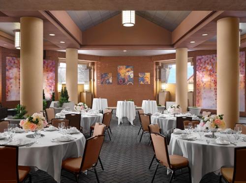 Ruang pertemuan/ballroom, Hilton Arlington in Arlington (VA) Ruang pertemuan/ballroom, Hilton Arlington in Arlington (VA)