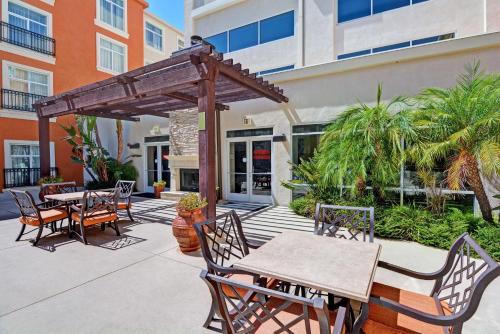 Facilities, Embassy Suites by Hilton Valencia in Santa Clarita (CA) Facilities, Embassy Suites by Hilton Valencia in Santa Clarita (CA)