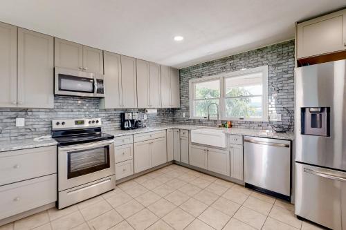 All Roads Lead to Here in Mills River (NC) All Roads Lead to Here in Mills River (NC)