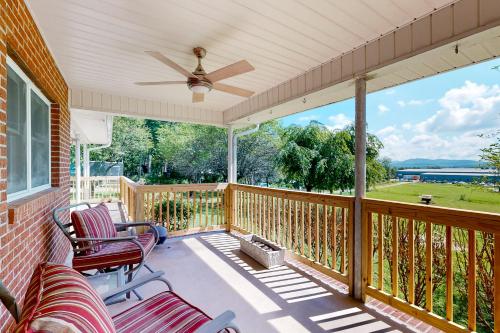 All Roads Lead to Here in Mills River (NC) All Roads Lead to Here in Mills River (NC)