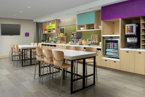 Hrana i piće, Home2 Suites by Hilton Edison in Edison (NJ) Hrana i piće, Home2 Suites by Hilton Edison in Edison (NJ)