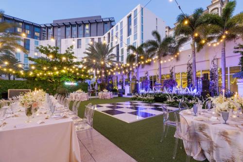 Soba za sastanke / plesna dvorana, Hilton West Palm Beach in West Palm Beach (FL) Soba za sastanke / plesna dvorana, Hilton West Palm Beach in West Palm Beach (FL)