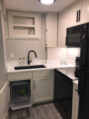 Modern Studio Basement with Private Entrance in 사우스 퀘벡 Modern Studio Basement with Private Entrance in 사우스 퀘벡