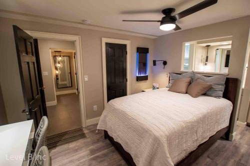 Modern Studio Basement with Private Entrance in Greenwood Village (CO) Modern Studio Basement with Private Entrance in Greenwood Village (CO)