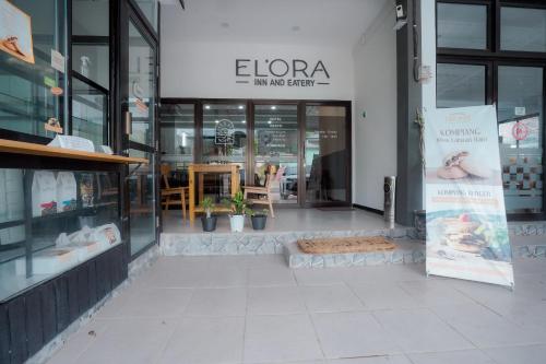 숙소 외관, 엘 오라 호텔 앤 이터리 라부안 바조 (El Ora Hotel & Eatery Labuan Bajo) in 고론 탈로 숙소 외관, 엘 오라 호텔 앤 이터리 라부안 바조 (El Ora Hotel & Eatery Labuan Bajo) in 고론 탈로