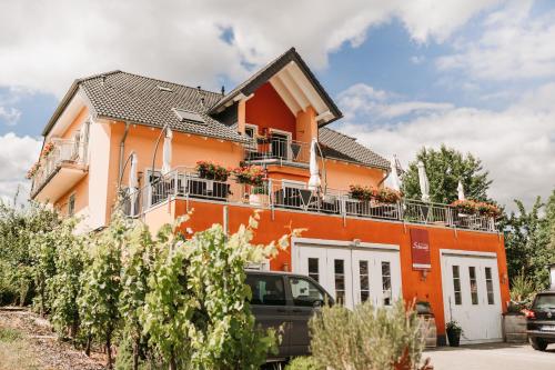 Exterior view, Wein- und Gastehaus Schwaab&Sohn in Erden Exterior view, Wein- und Gastehaus Schwaab&Sohn in Erden
