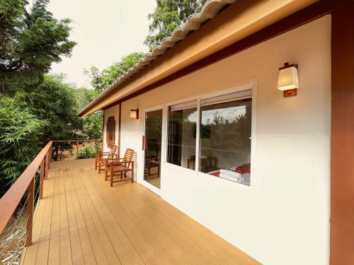 バルコニー/テラス, Baan Daeng Resort บ้านรักไทย in メーホンソン バルコニー/テラス, Baan Daeng Resort บ้านรักไทย in メーホンソン